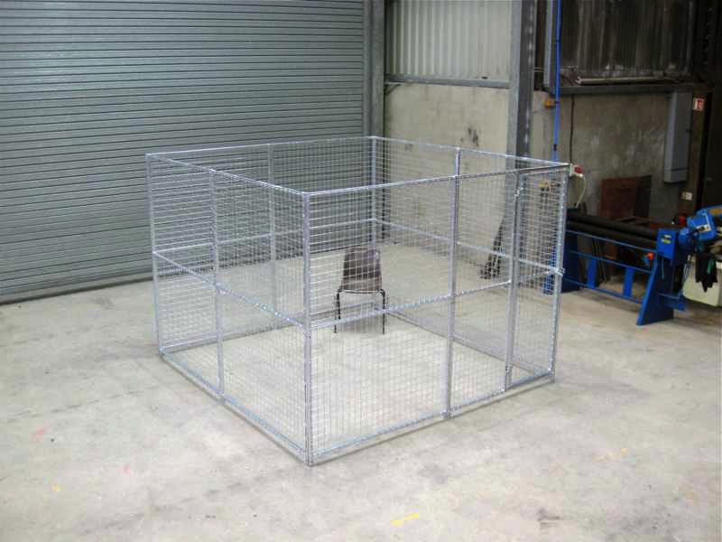 Medium Dog Run Pack. Finished size 2.5m x 2.5m (approx. 8ft x 8ft). Height 1.8m (6ft.). *Kennel not included. Sturdy construction using 25x25mm box section framing covered with 50x50x3mm weldmesh. Hot dip galvanised for lifetime rust protection. Bottom of panels are raised off the ground to stop bacterial growth and to ease cleaning. Comes complete with gate and all bolts.  Can be easily erected in around 30 minutes with no special tools or skills required.